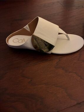 Calvin Klein White Leather Toe-Post Slide with Gold Disc size 8